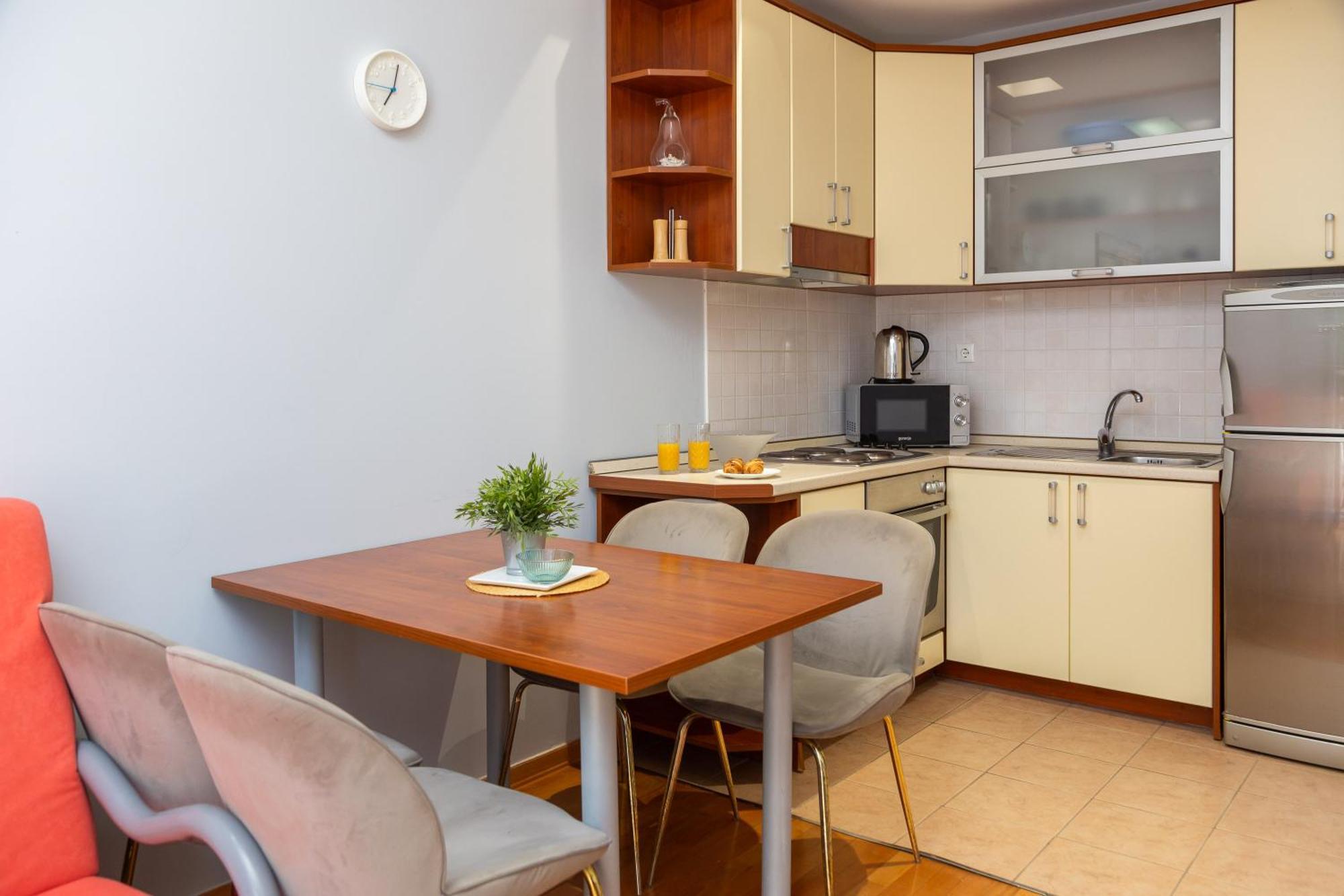 Brkic Apartments With Private Parking Makarska Exterior foto