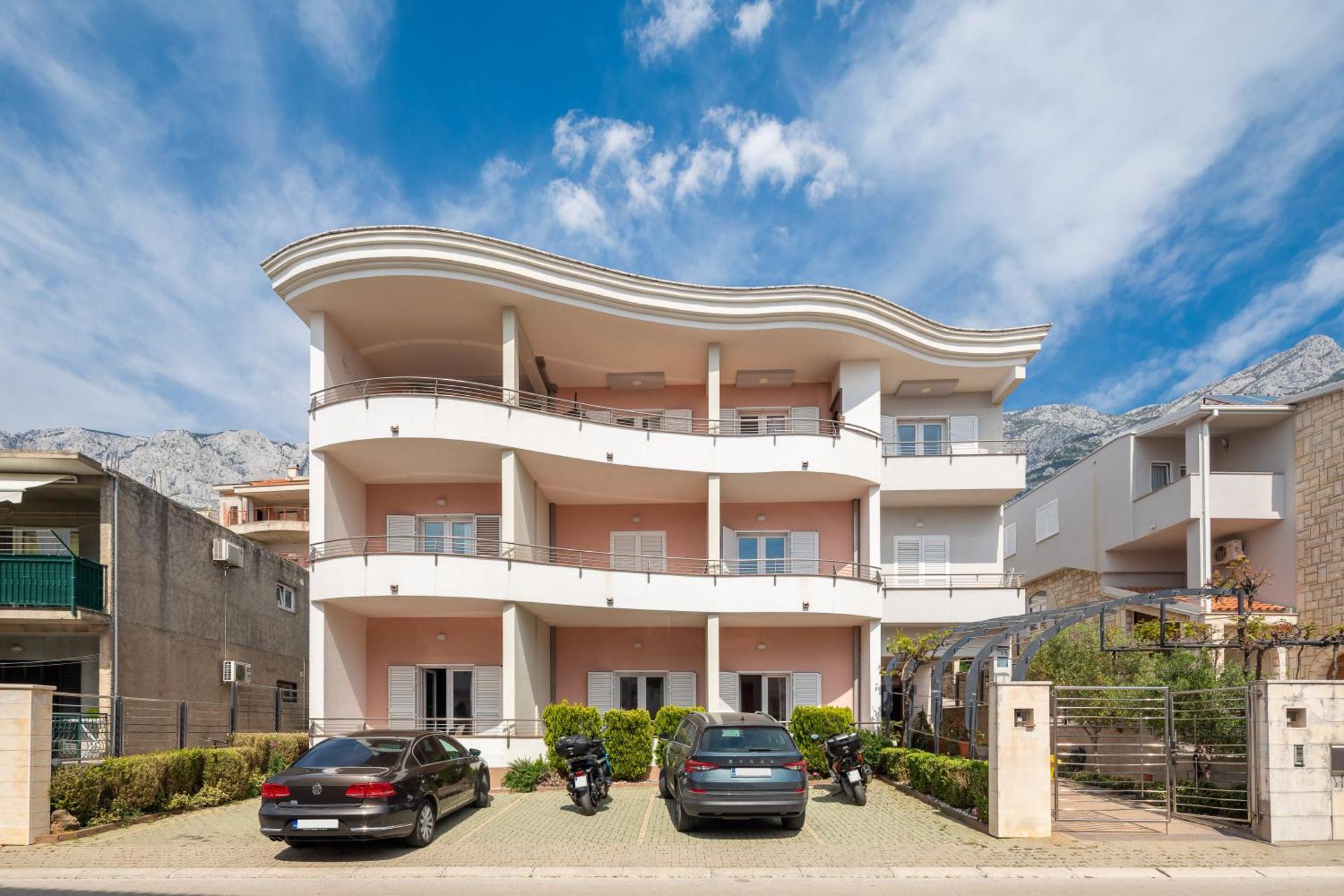 Brkic Apartments With Private Parking Makarska Exterior foto