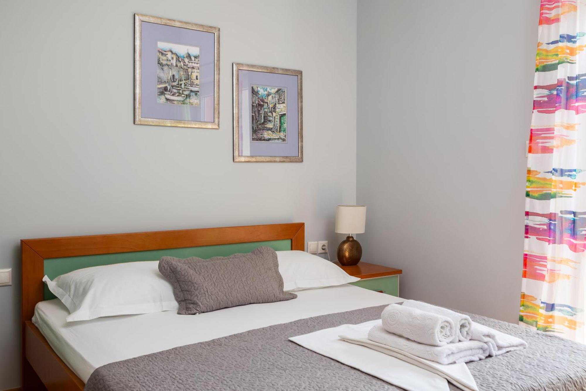 Brkic Apartments With Private Parking Makarska Cameră foto