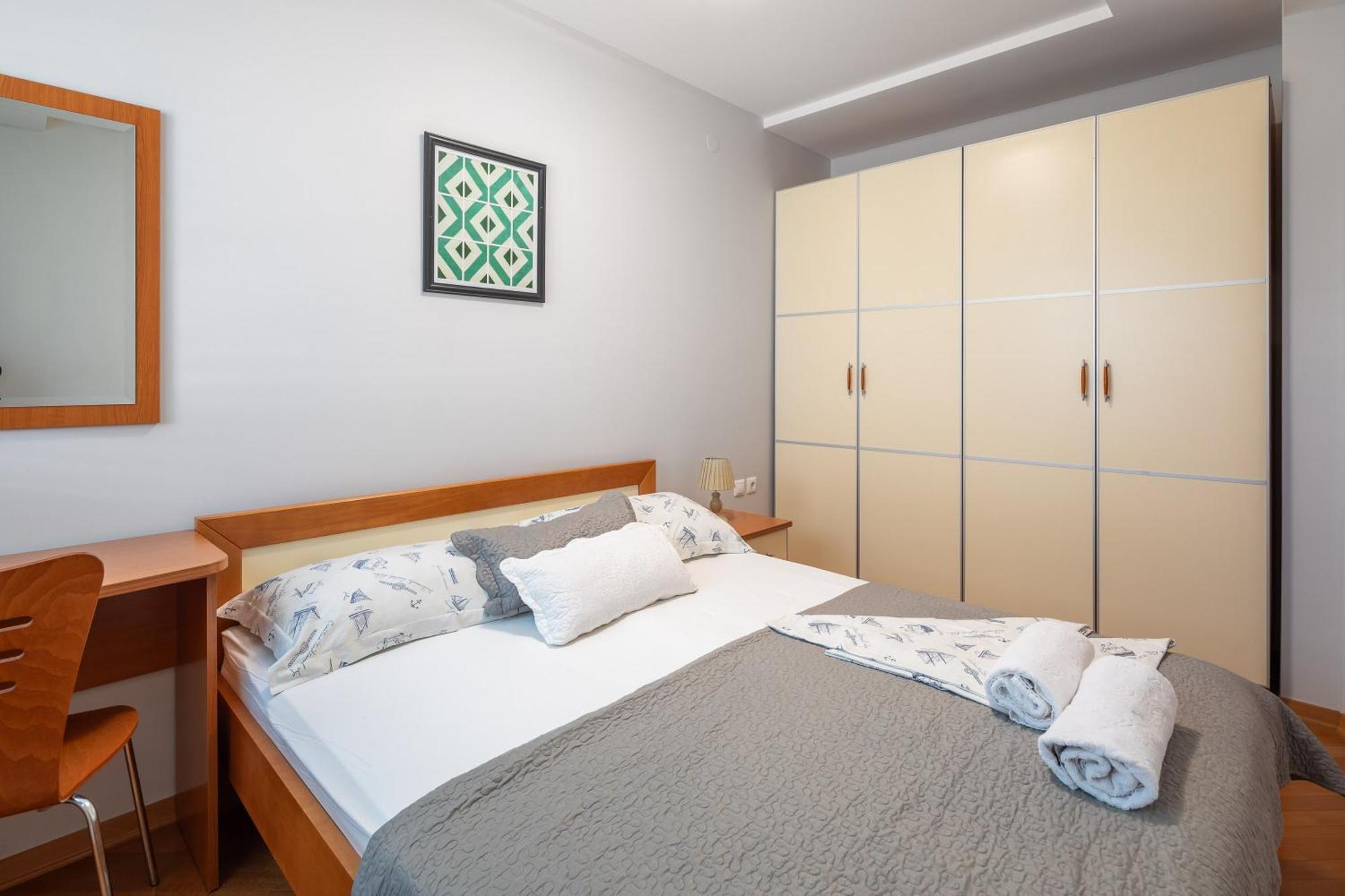 Brkic Apartments With Private Parking Makarska Cameră foto