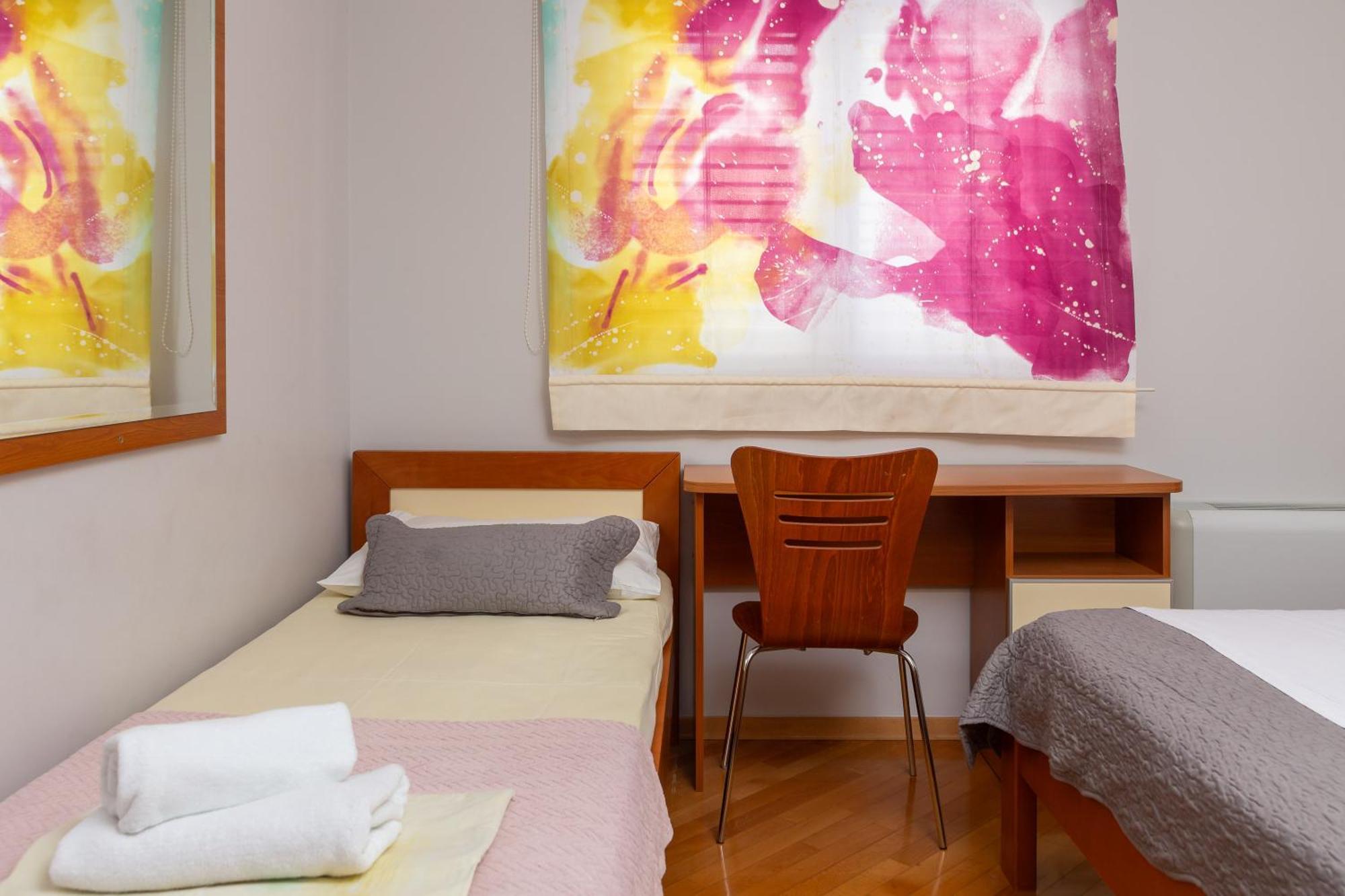 Brkic Apartments With Private Parking Makarska Cameră foto