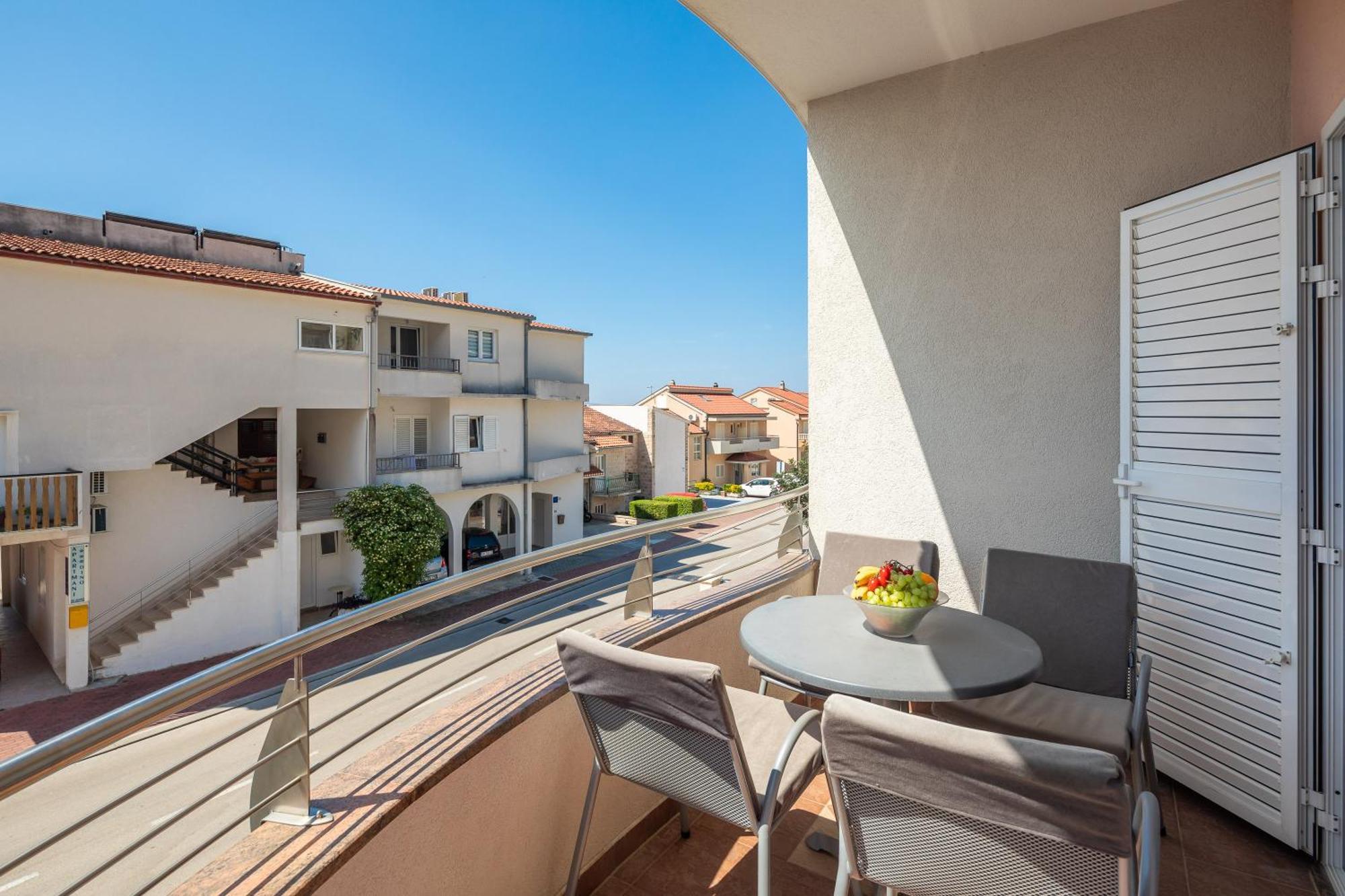 Brkic Apartments With Private Parking Makarska Cameră foto